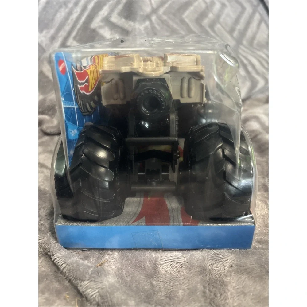 HOT WHEELS CAMOUFLAGE BATMAN MONSTER TRUCKS 1:24 DIE CAST METAL BODY NEW‎ 2024